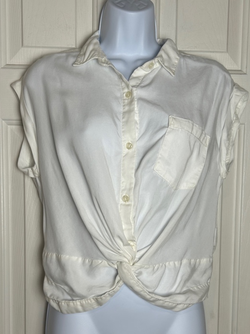 Abercrombie & Fitch Cream Button-Front Tie Hem Blouse Small